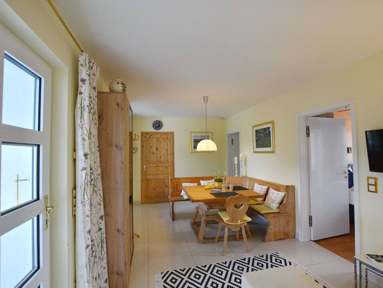 Ganze Ferienwohnung, Bayernblick - Ferienwohnung ?Bayernblick? ? Chiemseegefühl trifft bayerische Gemütlichkeit in Rimsting, Chiemsee
