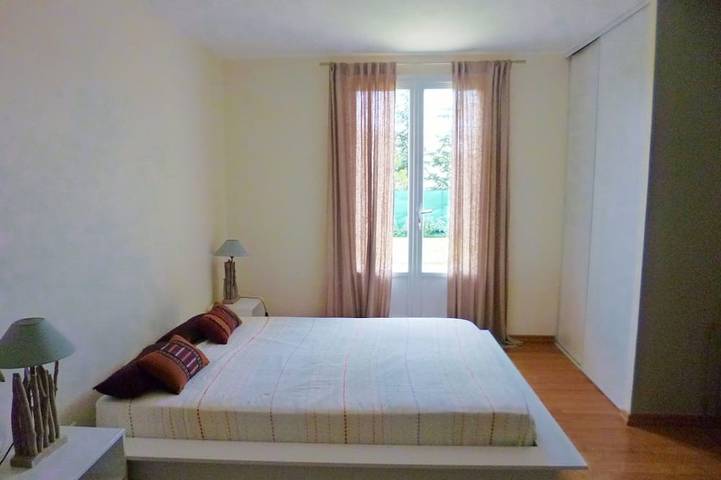 Location de vacances pour 8 personnes, avec jardin et terrasse à Castillon-du-Gard - 2