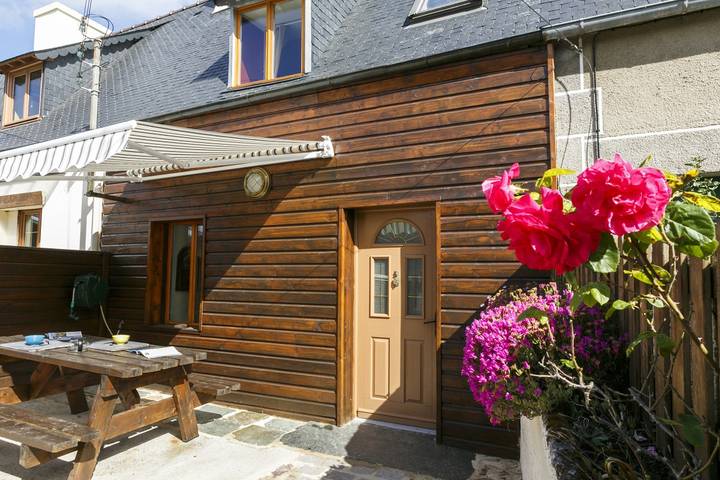 Gîte pour 2 personnes, avec Terrasse ainsi que Jardin et Sauna à Plouguiel