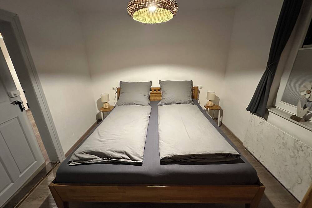 Ganze Wohnung, 65 qm große Ferienwohnung mit Garten für 2 Personen 1. Stock   Hunde willkommen in Michelau in Oberfranken, Oberes Maintal - Coburger Land