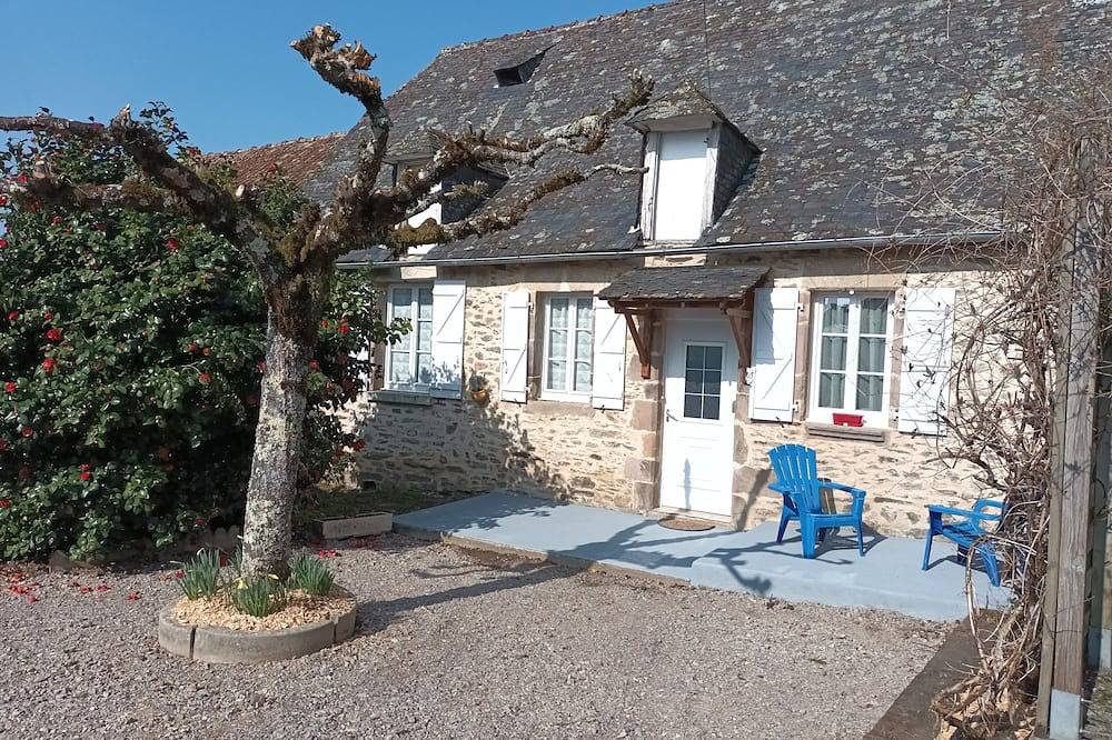 Maison de campagne ,à proximité de sentiers de randonnée in Saint-Hilaire-Peyroux, Région de Tulle