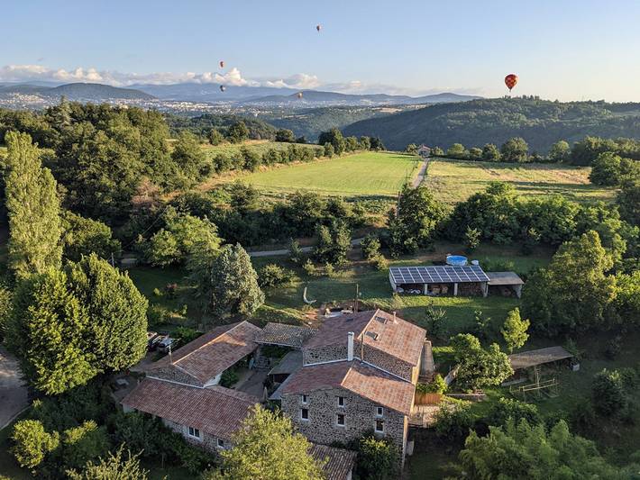 Gîte pour 6 personnes, avec jardin ainsi que terrasse et piscine, animaux acceptés à Quintenas