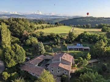 Gîte pour 6 personnes, avec jardin ainsi que piscine et terrasse, animaux acceptés à Quintenas