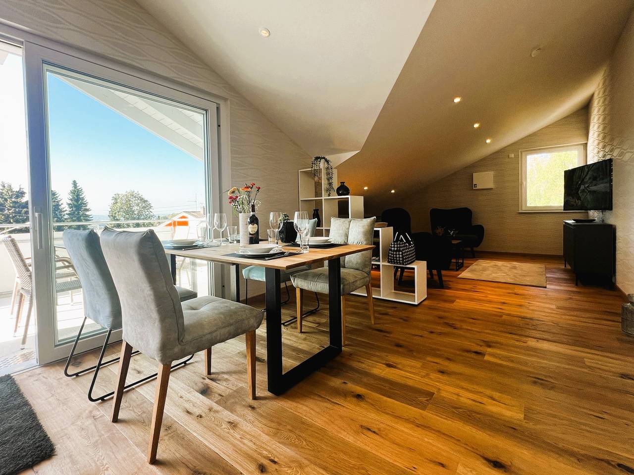 Ganze Wohnung, Ferienwohnung 'Annalena's Schlossblick' mit Privatterrasse, Gemeinschaftsgarten und Wi-Fi in Sigmaringen, Region Bodensee-Oberschwaben