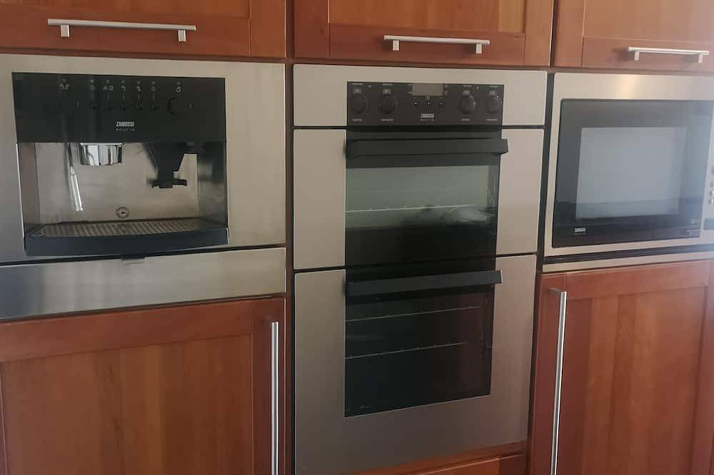 2 bedroom house near Athy, 45 minutes by train to Dublin in County Kildare