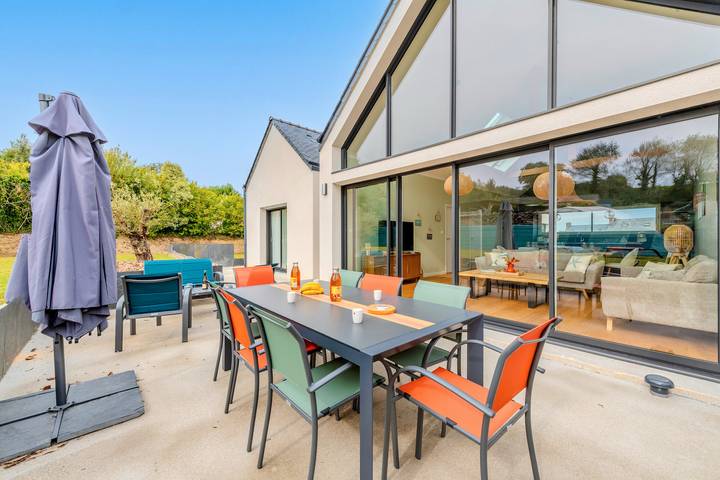 Location de vacances pour 8 personnes, avec jacuzzi et jardin, adapté aux familles à Goulven