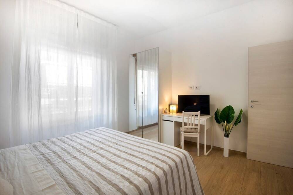 Apartamento entero, A 19 Min walk from the Milan Rho fairgrounds! Carducci Apartment in Pero (Italia), Provincia de Milan