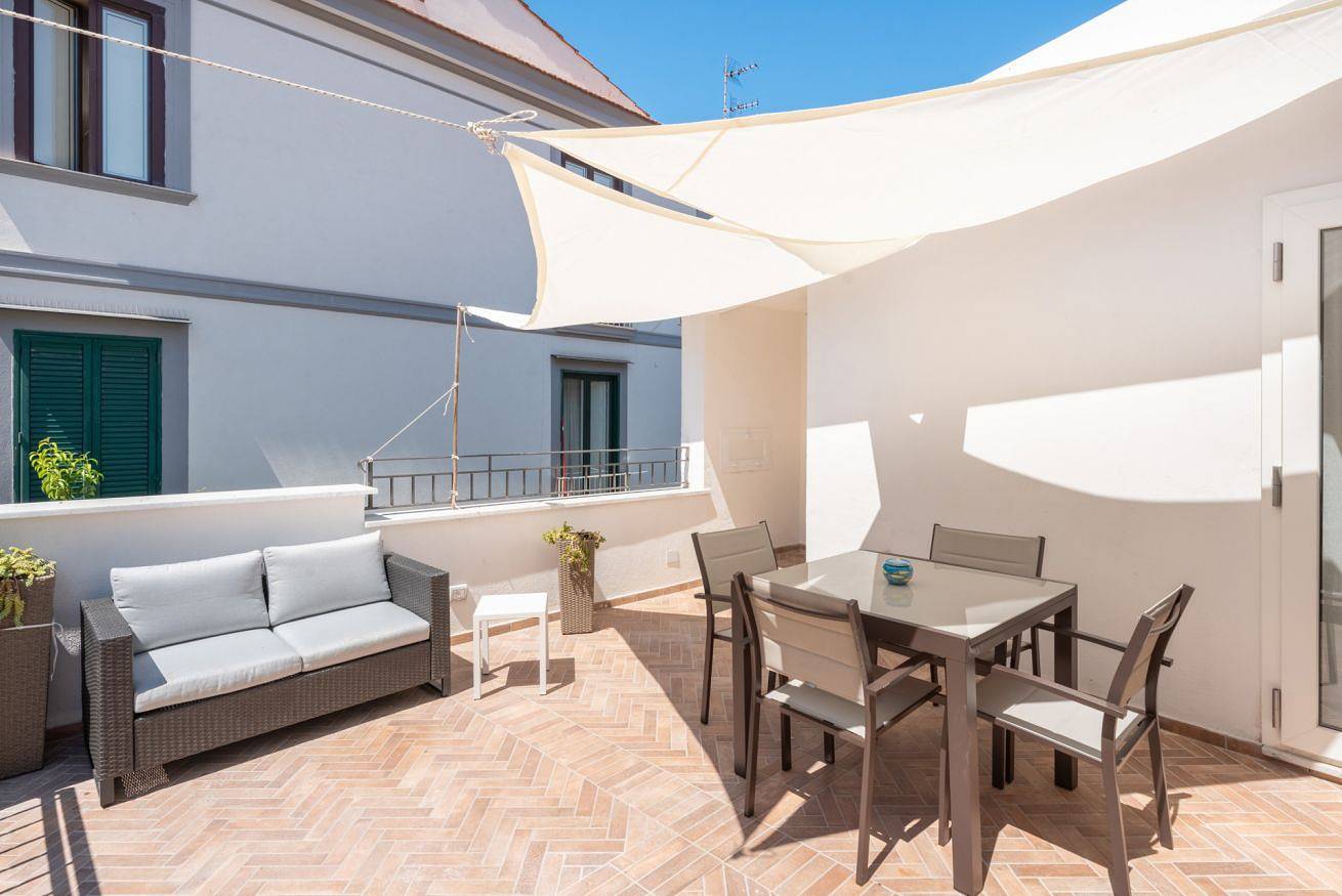 Appartamento intero, Appartamento vacanze per 12 persone con balcone/terrazza in Sorrento, Napoli e dintorni