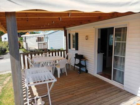 Camping pour 4 personnes, avec jardin ainsi que piscine et terrasse