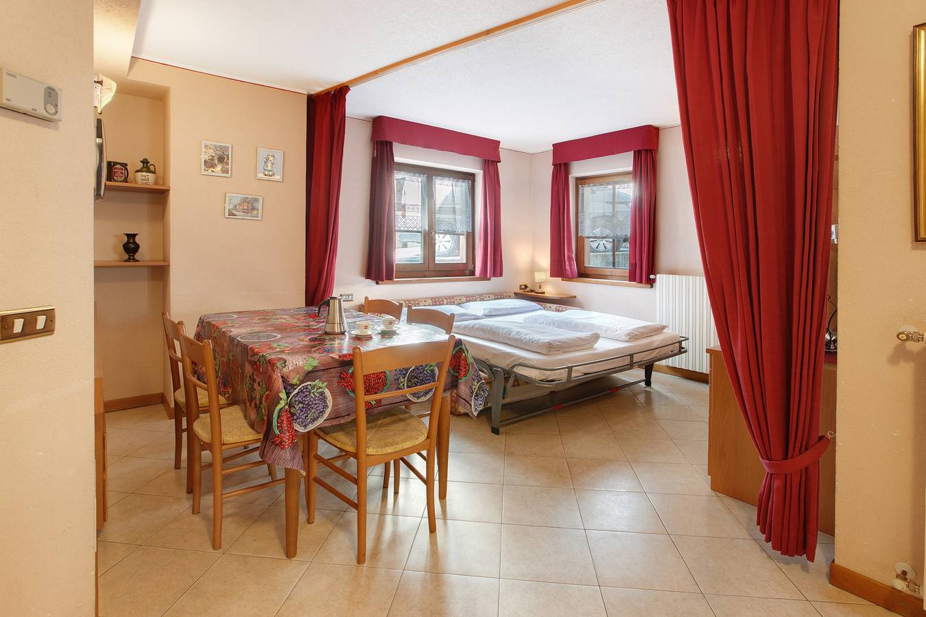 Entire apartment, Apartment 'Loredana 2' with Mountain View, Shared Garden and Wi-Fi in Livigno (Town), Livigno