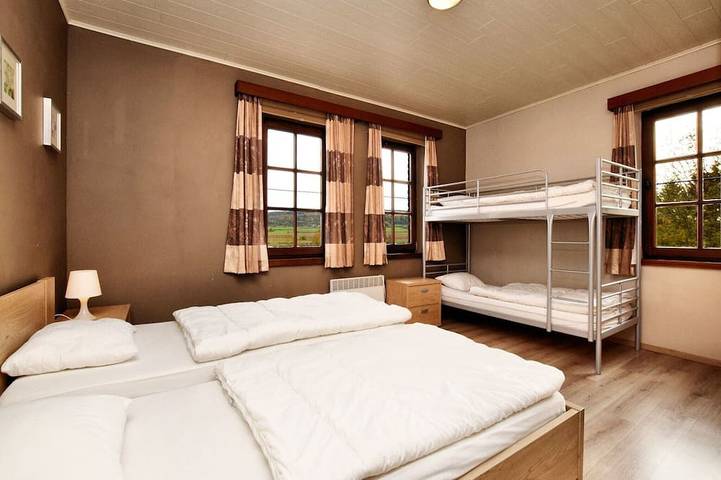 Location de vacances pour 13 personnes, avec sauna ainsi que jardin et terrasse, animaux acceptés dans Heyd - 3