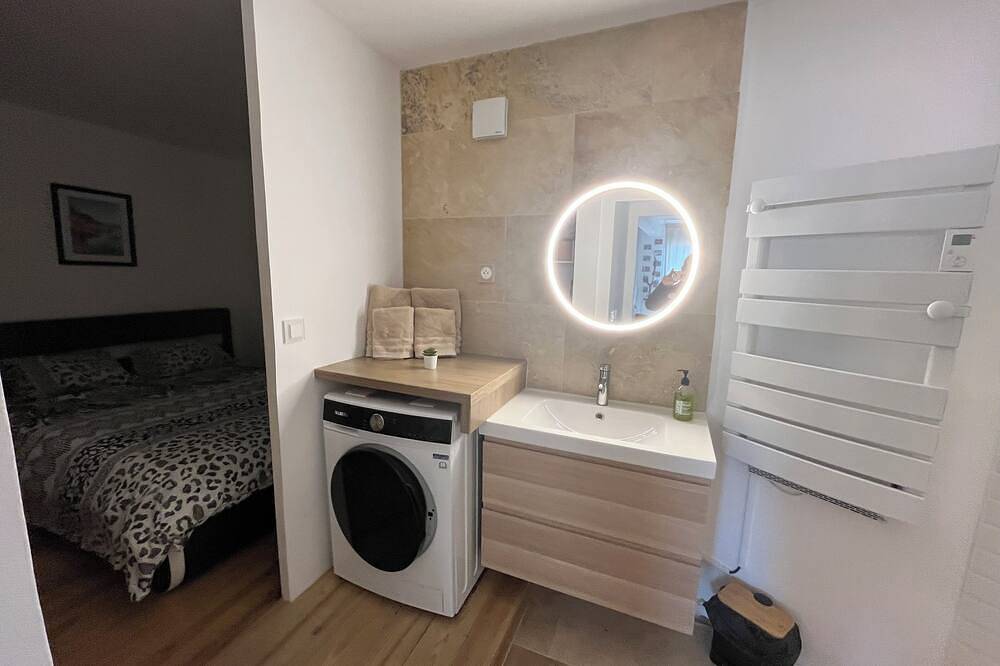 Appartement entier, Suite du garlaban\njaccuzi in Aubagne, Région de Marseille