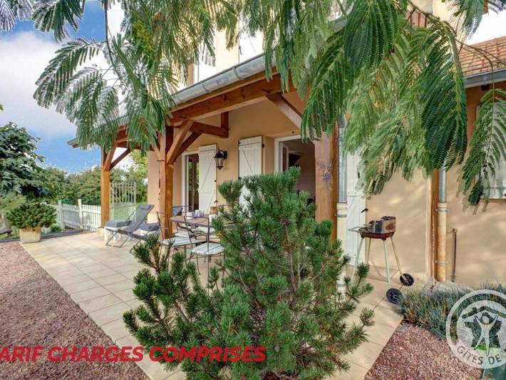Gîte pour 4 personnes, avec terrasse à Saint-Forgeux-Lespinasse