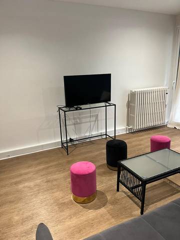 Location De Vacances pour 8 Personnes dans Issy-les-Moulineaux, Hauts-de-Seine, Photo 4