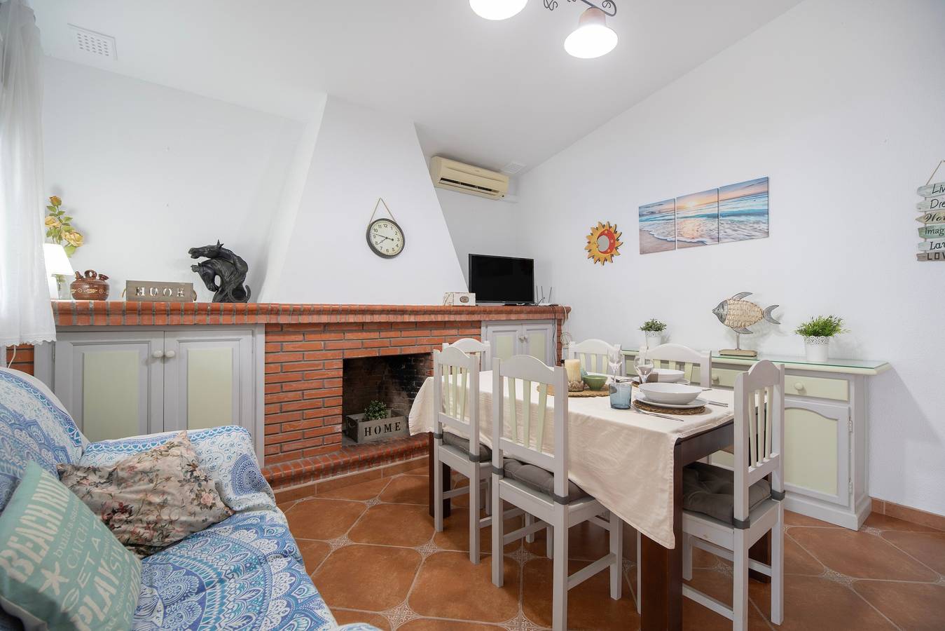 Chalet 'Good Vibes' con piscina privada, Wi-Fi y aire acondicionado in Novo Sancti Petri, Chiclana de la Frontera