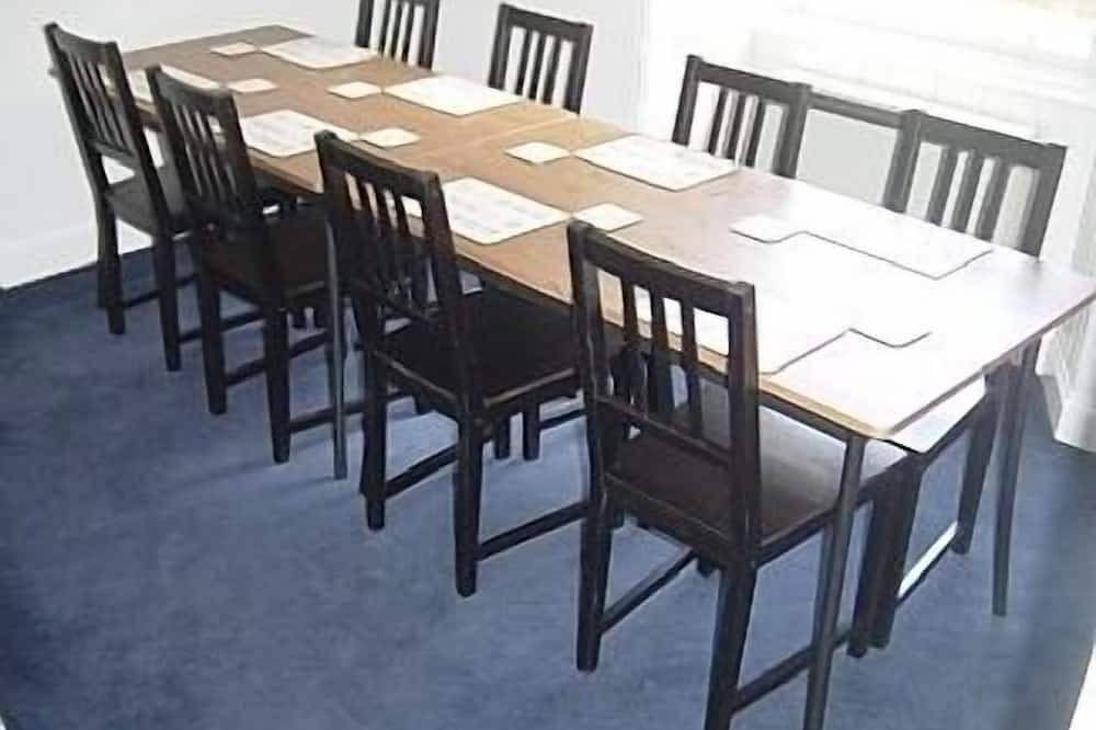 Entire apartment, Self Catering Apartment with Unrivalled View over Town and Loch in Nevis Range, Fort William