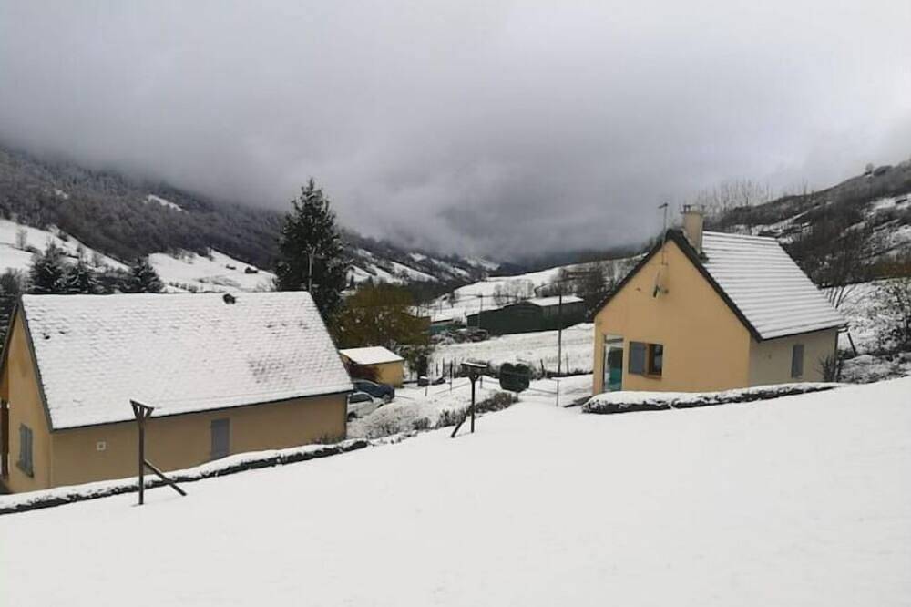Gîte chaleureux avec cheminée au pied du Puy Mary in Saint-Paul-de-Salers, Parc naturel régional des Volcans d'Auvergne