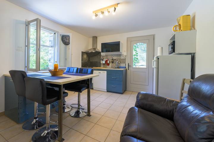 Apartamento inteiro, Apartamento « Le Chèvrefeuille »: Vista montanha, Wi-Fi e ar condicionado in Sahune, Nyons (Região)