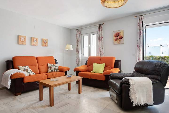 Apartamento entero, Apartamento familiar "Dúplex Tejar con Piscina" con terraza privada, piscina compartida y Wi-Fi in Conil de la Frontera, Costa de la Luz