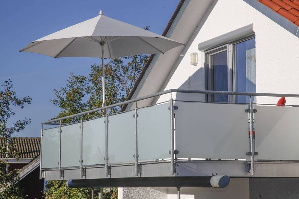 Ganze Wohnung, Helle moderne Ferienwohnung Apartment mit Balkon umgeben von wunderschöner Natur in Schwäbischer Wald