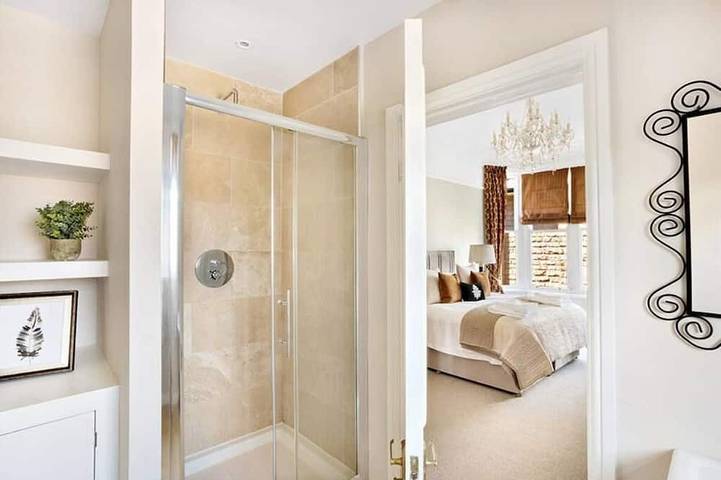 Luxury Harrogate townhouse apartment with parking in Nidderdale AONB