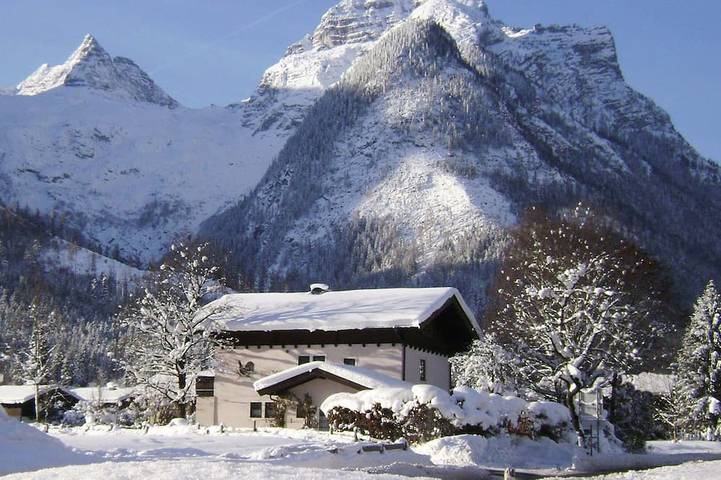 Chalet für 19 Personen, mit Garten und Pool in Lofer