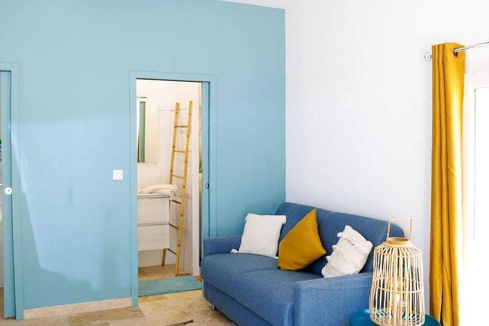 L'Etang Des Cigales : Studio cosy, lumineux, piscine naturelle, 2 personnes in Uchaux, Vaucluse