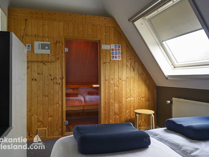 Vakantiefriesland — Ferienhaus Eernewoude mit privatem Spa im Freien und Sauna in Nationalpark De Alde Feanen