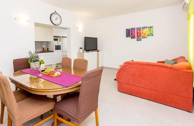 Ferienwohnung für 9 Personen, mit Ausblick und Garten - 1