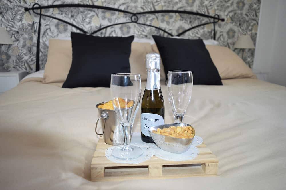 Elegant and Romantic Ground Floor Suite - 18 minutes from Rome in Ciampino, Castelli Romani