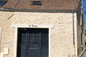 Gîte pour 4 personnes, avec terrasse à Ury