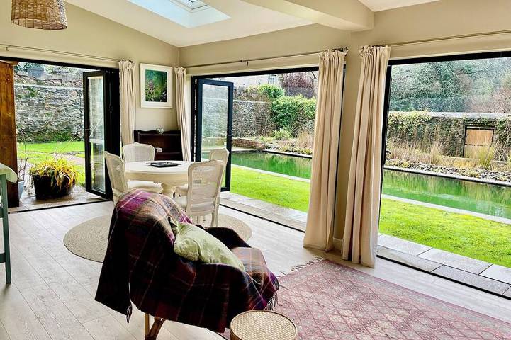 Ganze Wohnung, Private Garden House, Historic Castle Estate, Pool, Tennis & Gardens in County Louth