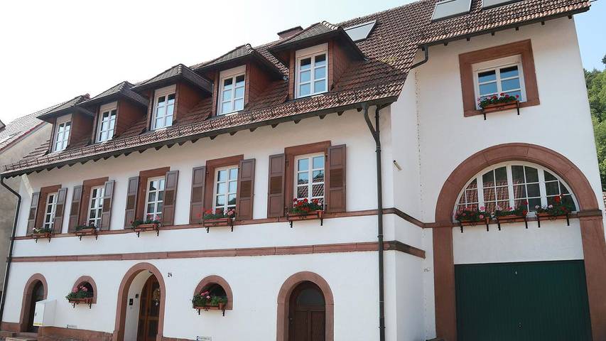 Ferienwohnung für 2 Personen, mit Pool und Whirlpool sowie Terrasse und Garten