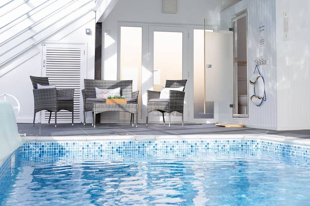 Holiday Cottage with Private Indoor Swimming Pool & Off-Road Car Parking in Carbis Bay, Cornwall