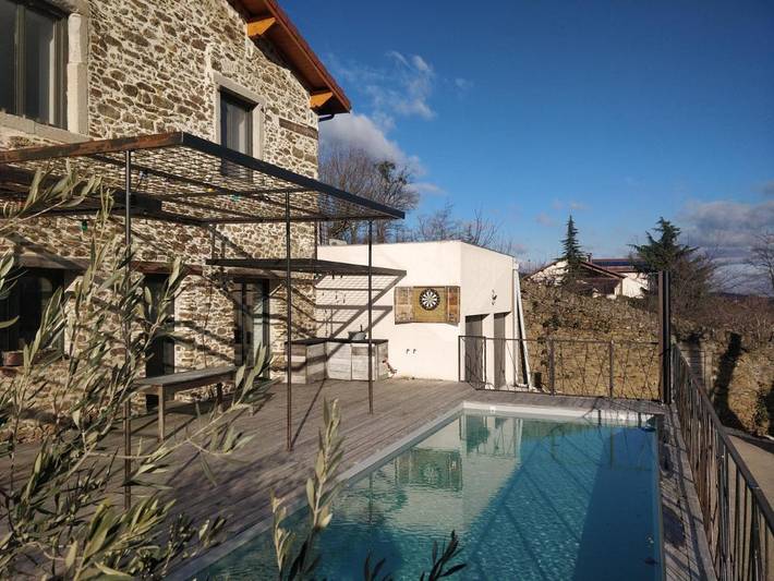 Location de vacances pour 12 personnes, avec Terrasse et Jardin ainsi que Piscine et Vue à Saint-Chamond - 2