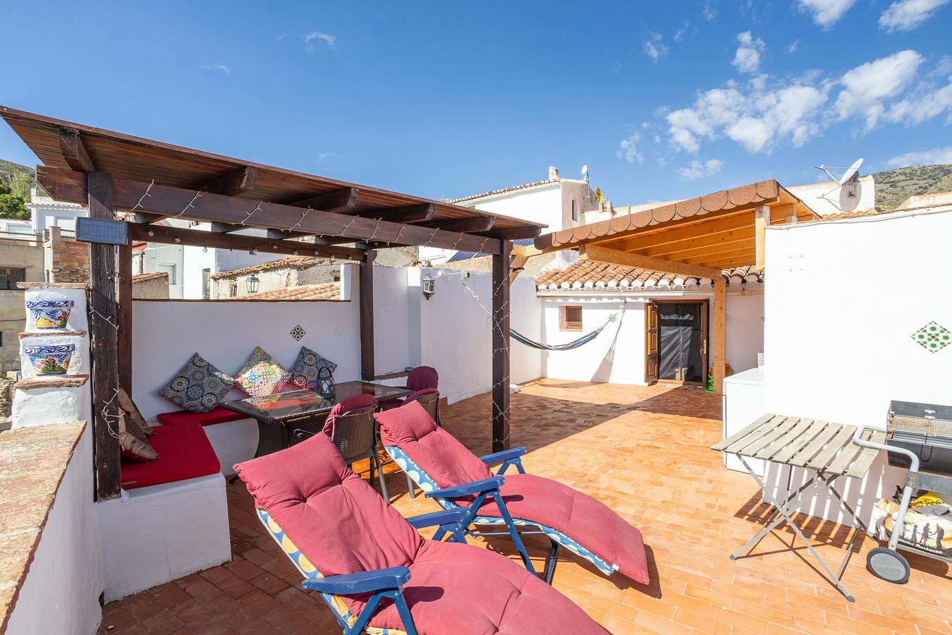 Casa de vacaciones "Zarzamora De Rubite" con vistas al mar, terraza privada y Wi-Fi in Rubite, Costa Tropical