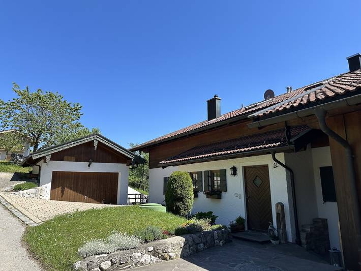 Ganze Ferienwohnung, Ferienwohnung Göttersberg - Ferienwohnung Göttersberg 38 qm, separates Schlafzimmer, Wohnraum mit offener Küche und West-Balkon in Aschau im Chiemgau, Chiemsee