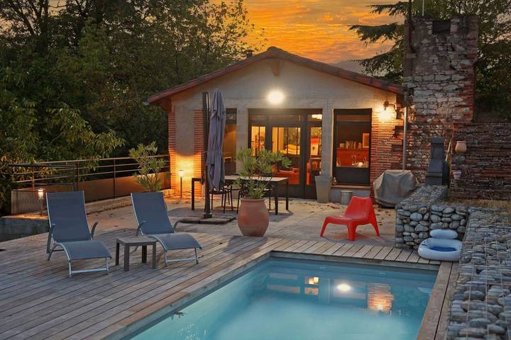 Gîte pour 2 personnes, avec Terrasse ainsi que Jardin et Piscine