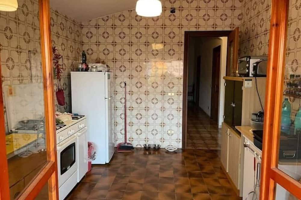 Charming Single Room with Balcony in Diamante Center in Diamante (desambiguación), Provincia de Cosenza