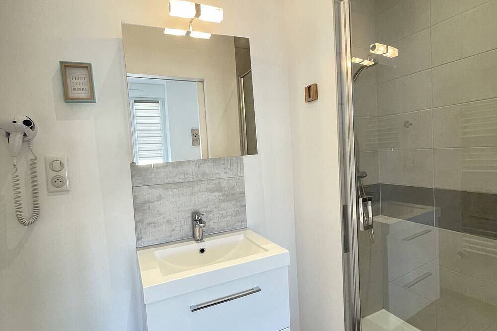 Apartamento entero, Romy Schneider: Encantador piso de un dormitorio en el corazón de la ciudad (aparcamiento y balcón) in Vittel, Neufchâteau