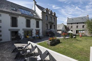 Gîte pour 3 personnes, avec jacuzzi et terrasse ainsi que jardin et piscine dans Lozère