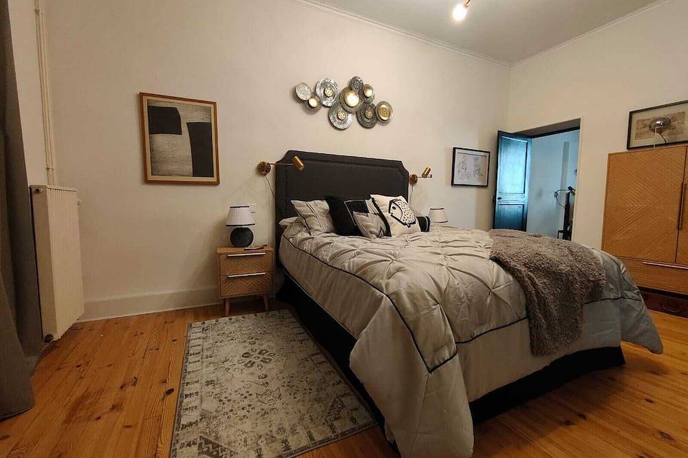 Appartement entier, Historic Heart of Cahors!Elegant yet Cozy large 2 large bedroom apartment! in Cahors, Quercy