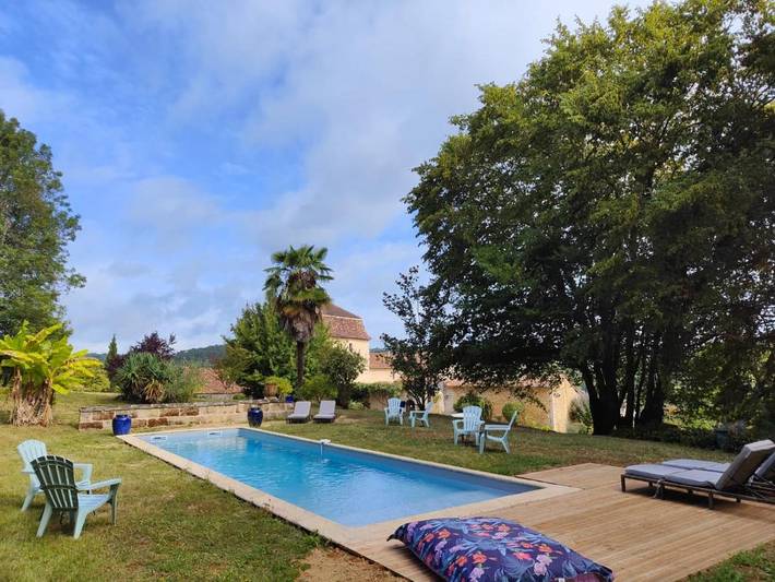 Location de vacances pour 21 personnes, avec Terrasse et Jacuzzi ainsi que Jardin et Piscine à Léguillac-de-l'Auche