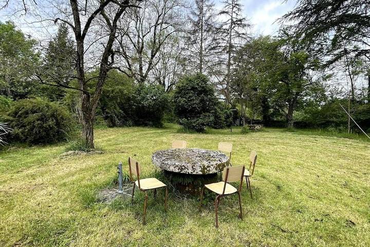 Location de vacances pour 10 personnes, avec jardin et terrasse à Naussac - 3