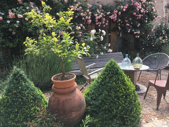 Cottage pour 2 personnes, avec piscine et jardin à Céron