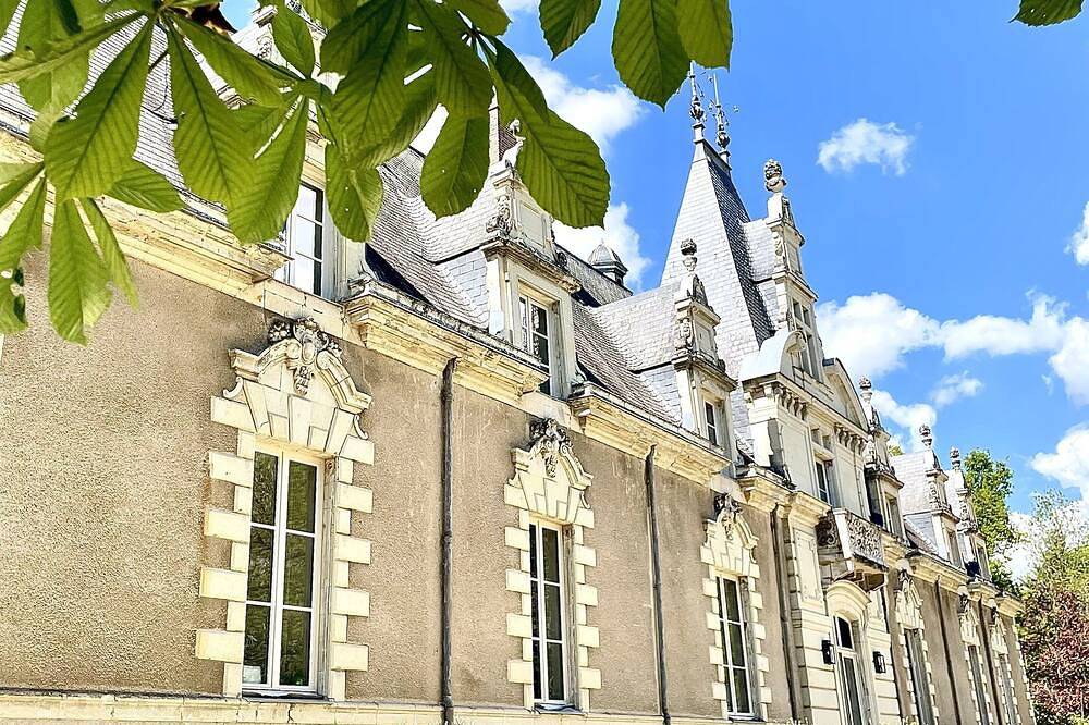 Lavishly decorated double room at Château Le Fresne in Bouchemaine, Angers region