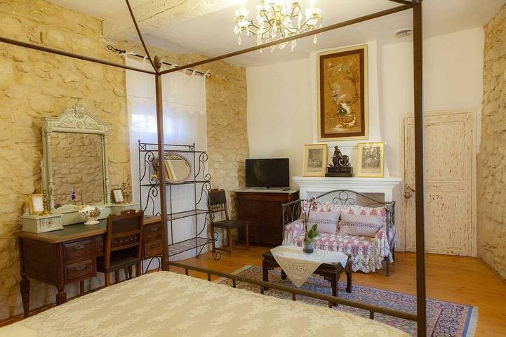 Château pour 2 personnes, avec Jacuzzi dans l' Hérault