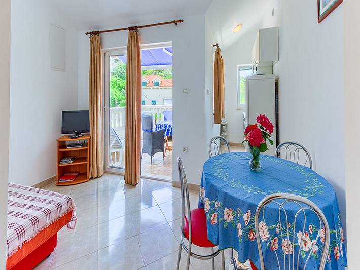 Ganze Wohnung, Ferienwohnung für 2 Personen mit Meerblick in Postira, Brac