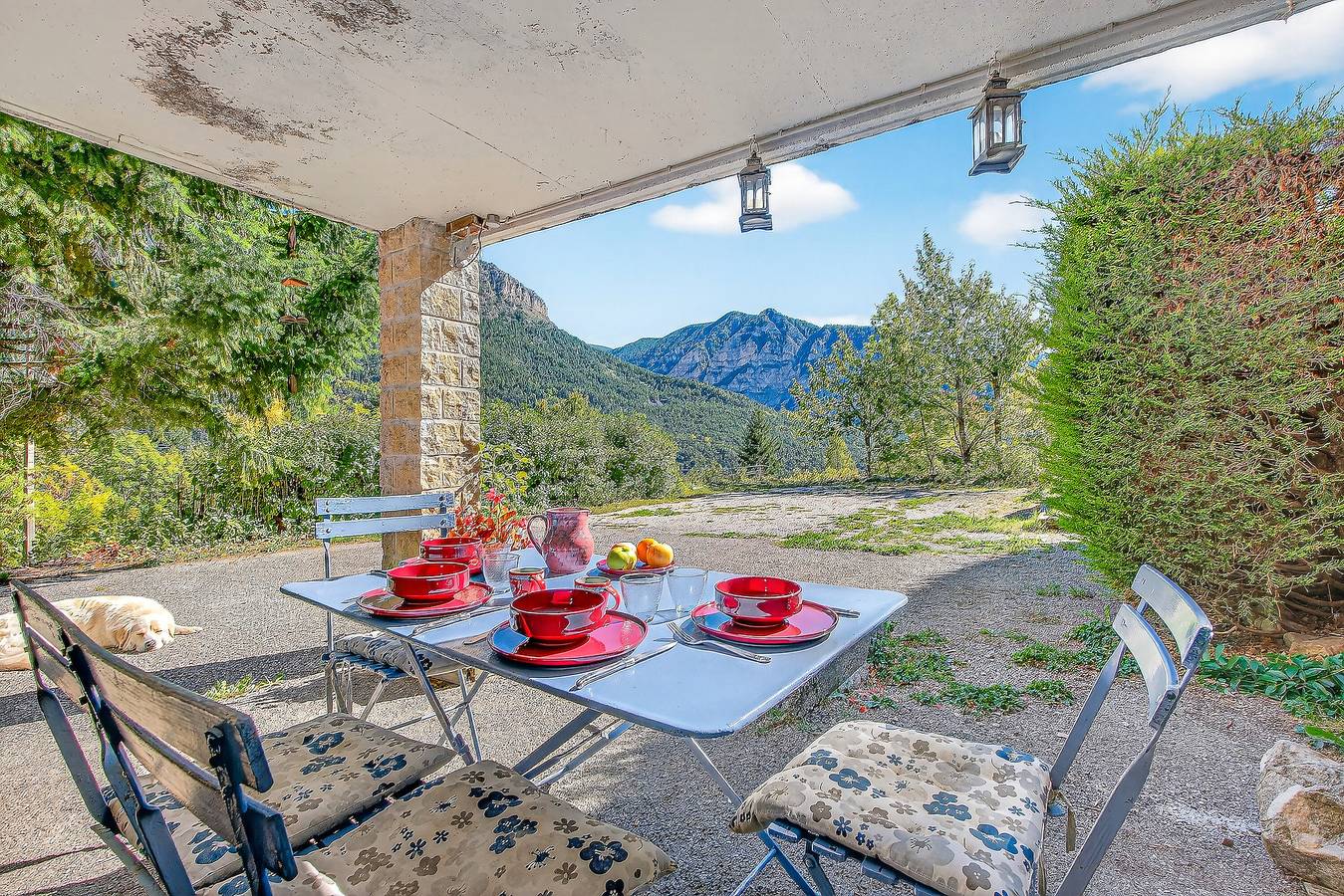 Gîte 'Le Montagn'art' avec vue sur la montagne, terrasse partagée et Wi-Fi in Beauvezer, Région Castellane