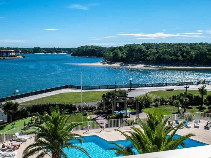 Gîte pour 4 personnes, avec piscine et vue sur le lac dans Lac marin de Port d'Albret - 2